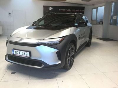 Silber Neu 2025 Toyota bZ4X Style SUV | € 44.990 (Fairer Preis)