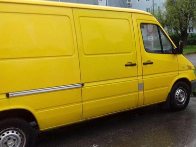 Gelb Gebraucht 2003 Mercedes Sprinter Van | € 5.900 (Etwas zu teuer)