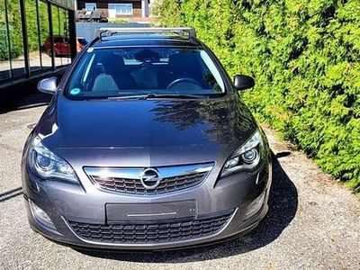 Grau Gebraucht 2011 Opel Astra Innovation Kombi | € 4.900 (Teuer)