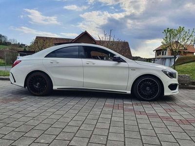 Weiß Gebraucht 2015 Mercedes CLA250 Edition Limousine | € 24.900