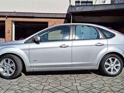 Silber Gebraucht 2008 Ford Focus Limousine | € 3.100