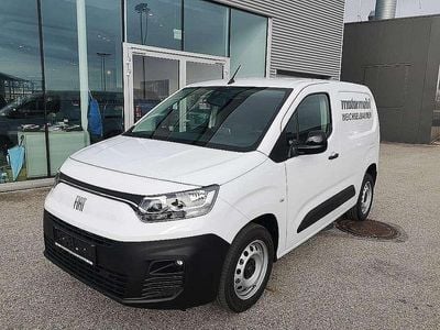 Weiss Gebraucht 2023 Fiat Doblò Van / Kleinbus | € 19.400 (Teuer)