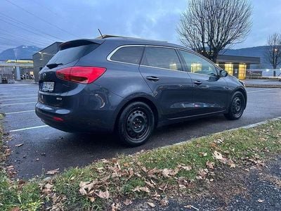 Grau Gebraucht 2014 Kia Ceed Spirit Kleinwagen | € 8.600 (Fairer Preis)