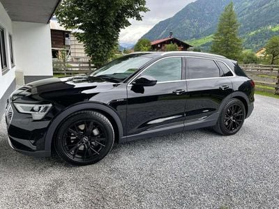 Schwarz Gebraucht 2021 Audi e-tron Business SUV | € 35.000 (Etwas zu teuer)