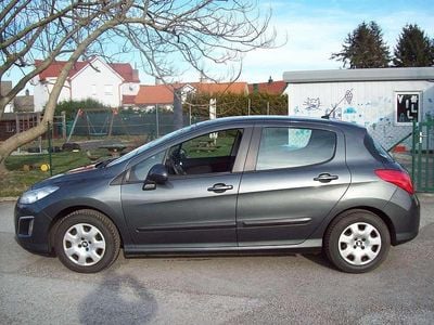 Gebraucht Peugeot 308 Access 98 PS (72 kW) 2012 Grau Limousine