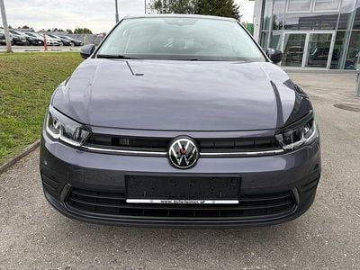 Mittelgrau metallic Neu 2025 VW Polo Limousine | € 28.980 (Teuer)