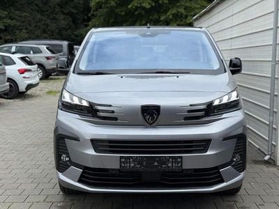 Neu Peugeot Traveller Premium 179 PS (131 kW) 2025 Grau Van / Kleinbus