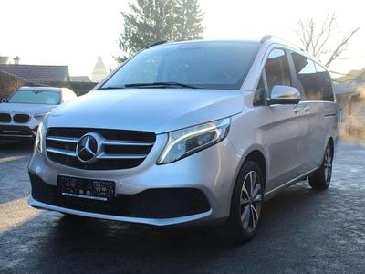 Grau Gebraucht 2021 Mercedes V220 Van / Kleinbus | € 38.900