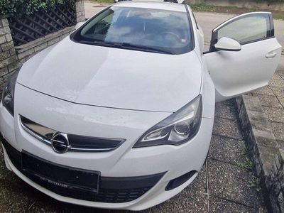 Weiß Gebraucht 2012 Opel Astra GTC Sport Limousine | € 5.900