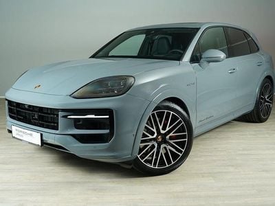 Schwarz metallic Gebraucht 2025 Porsche Cayenne S E-Hybrid Black Edition SUV | € 153.990 (Teuer)