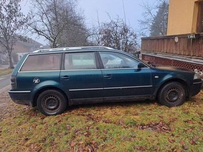 Grün Gebraucht 2003 VW Passat Limousine | € 650 (Guter Preis)