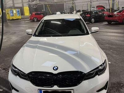 Weiß Gebraucht 2022 BMW 318 Limousine | € 36.000 (Fairer Preis)