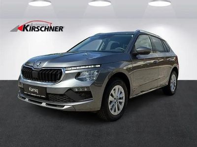 Mittelgrau metallic Neu 2025 Skoda Kamiq Selection SUV | € 30.990 (Fairer Preis)