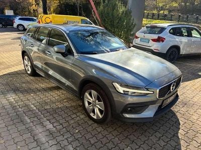 Grau Gebraucht 2019 Volvo V60 CC Pro Kombi | € 28.990