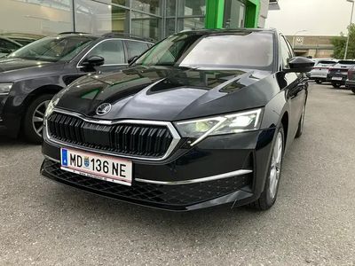 Schwarz metallicperleffektno Gebraucht 2024 Skoda Octavia Selection Kombi | € 34.980 (Teuer)