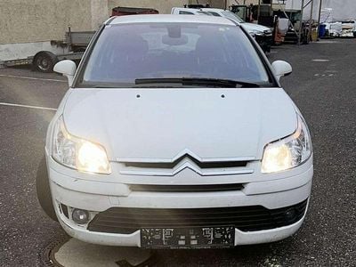 Weiß Gebraucht 2006 Citroën C4 Exclusive Limousine | € 2.500