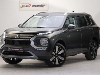 Grau Gebraucht 2025 Mitsubishi Outlander P-HEV Intense SUV | € 51.490