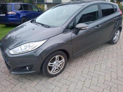 Grau Gebraucht 2016 Ford Fiesta Titanium Kleinwagen | € 6.790 (Fairer Preis)