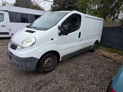 Weiß Gebraucht 2012 Opel Vivaro Van / Kleinbus | € 3.550