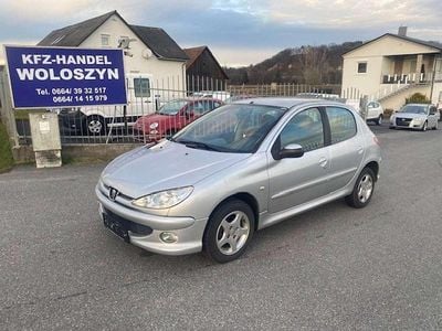 Silber Gebraucht 2005 Peugeot 206 Limousine | € 1.890