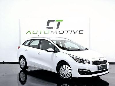 Weiß Gebraucht 2015 Kia Ceed Kleinwagen | € 10.900