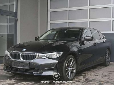 Schwarz Gebraucht 2021 BMW 330e Sport Line Limousine | € 25.780 (Etwas zu teuer)