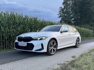Gebraucht BMW 330e M Performance 292 PS (214 kW) 2022 Weiß Kombi