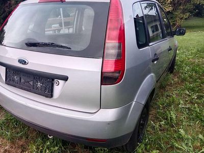 Gebraucht Ford Fiesta 69 PS (50 kW) 2002 Silber Kleinwagen