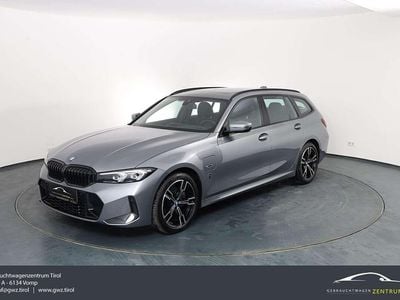 Gebraucht BMW 330e Shadowline 292 PS (214 kW) 2022 Grau Kombi