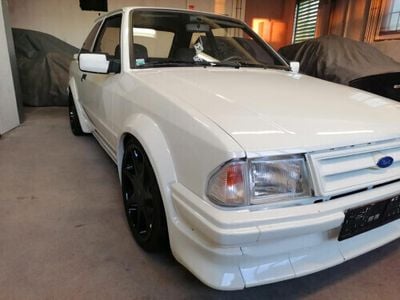 Gebraucht Ford Escort 132 PS (97 kW) 1985 Weiß Limousine