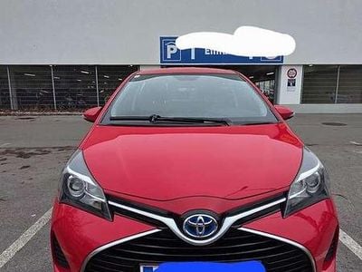 Rot Gebraucht 2014 Toyota Yaris Hybrid Limousine | € 10.300 (Guter Preis)