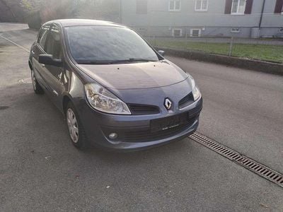 Grün Gebraucht 2007 Renault Clio II Rip Curl Limousine | € 2.900 (Guter Preis)
