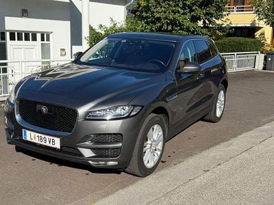 Grau Gebraucht 2016 Jaguar F-Pace Portfolio SUV | € 21.500 (Etwas zu teuer)