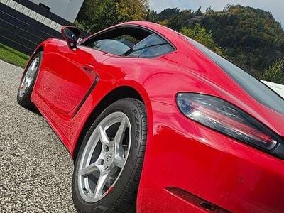 Rot Gebraucht 2018 Porsche 718 Coupé | € 61.500