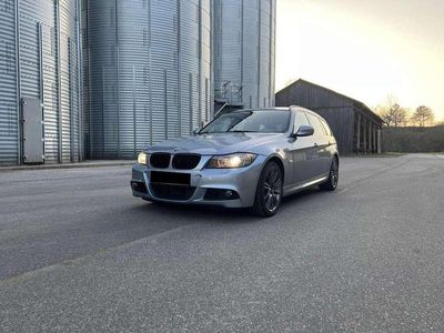 Gebraucht BMW 330 Sport Line 245 PS (180 kW) 2011 Blau Kombi