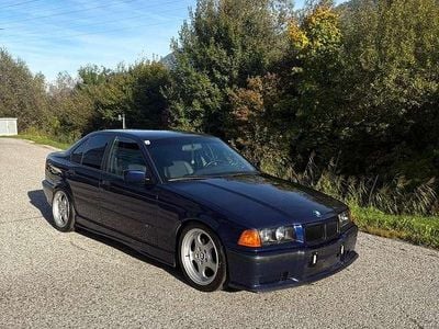 Blau Gebraucht 1996 BMW 323 M Sport Limousine | € 10.990