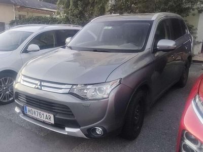 Grau Gebraucht 2015 Mitsubishi Outlander Instyle SUV | € 6.500