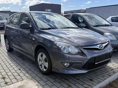 Gebraucht Hyundai i30 105 PS (77 kW) 2011 Grau Limousine
