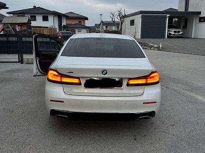 Gebraucht BMW 545 286 PS (210 kW) 2022 Weiß Limousine