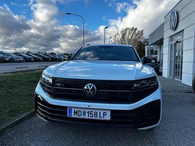 Weiss metallicperleffekt Gebraucht 2024 VW Touareg R SUV | € 93.500