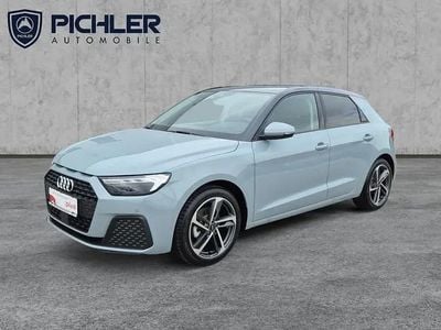 Mittelgrau metallicperleffekt Neu 2025 Audi A1 Sportback Design Kleinwagen | € 29.290 (Etwas zu teuer)