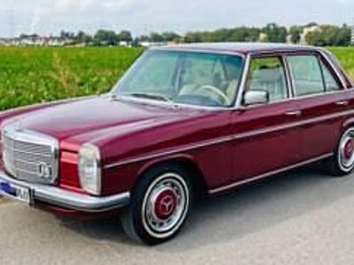 Gebraucht Mercedes 220 60 PS (44 kW) 1974 Rot Limousine