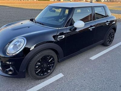 Schwarz Gebraucht 2018 Mini Cooper D Kleinwagen | € 12.000