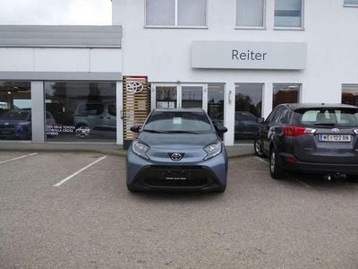 Neu Toyota Aygo X Play 72 PS (52 kW) 2025 Blau SUV