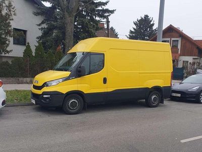 Gelb Gebraucht 2015 Iveco Daily Van | € 12.000