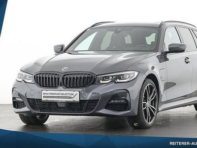 Grau (mineralgrau) Gebraucht 2022 BMW 330e M Sport | € 36.990 (Fairer Preis)