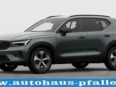 Neu Volvo XC40 163 PS (119 kW) 2025 Gold SUV