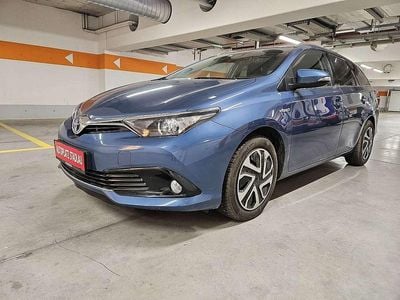 Blau Gebraucht 2015 Toyota Auris Hybrid Lounge Kombi | € 12.990