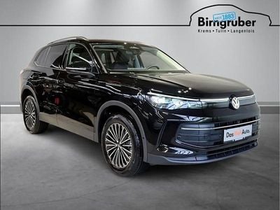 Schwarz metallic Neu 2025 VW Tiguan SUV | € 45.890 (Superpreis)