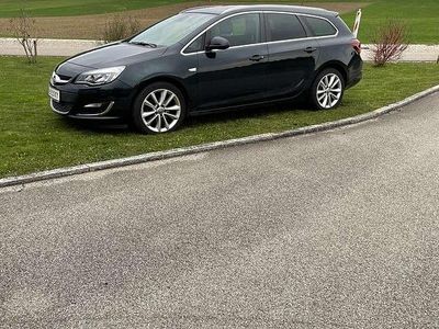 Grün Gebraucht 2013 Opel Astra Sport Kombi | € 5.500 (Fairer Preis)
